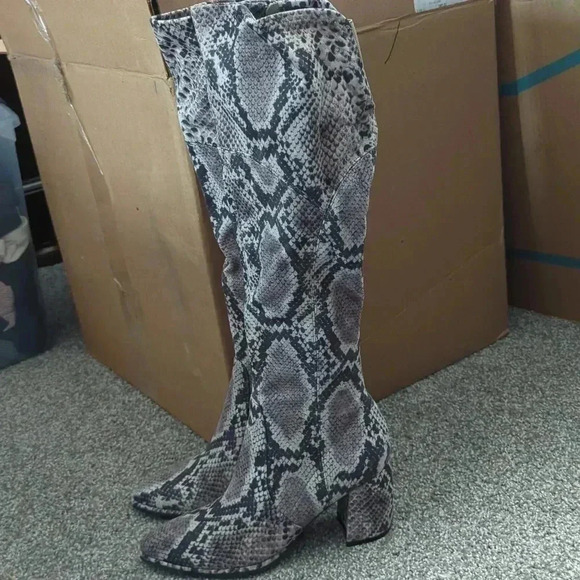 Marc Fisher medium calf tall shaft boots - Picture 2 of 13